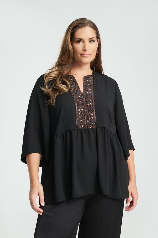 ΜΠΛΟΥΖΑ PLUS SIZE ΜΕ ΚΕΝΤΗΜΑ